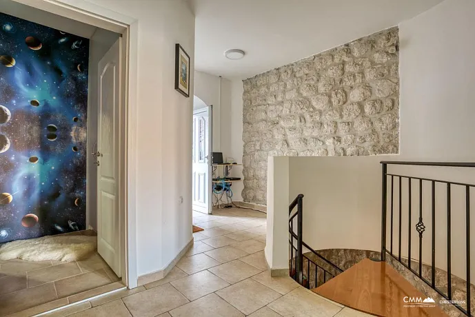 Wunderschöne Steinvilla in Prčanj mit Panoramablick auf die Bucht